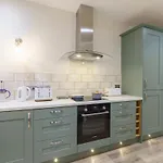 The Old Antiques Warehouse Apartman