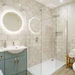 The Old Antiques Warehouse Apartman *