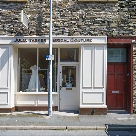 The Old Antiques Warehouse Daire Bowness-on-Windermere