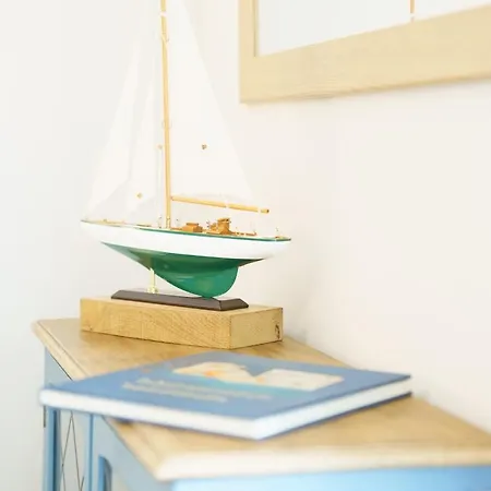 The Old Antiques Warehouse Apartament *